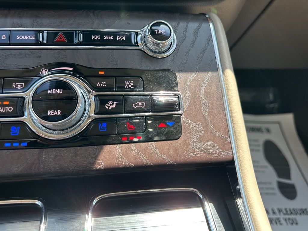2021 Pristine White Lincoln Aviator Reserve AWD SUV