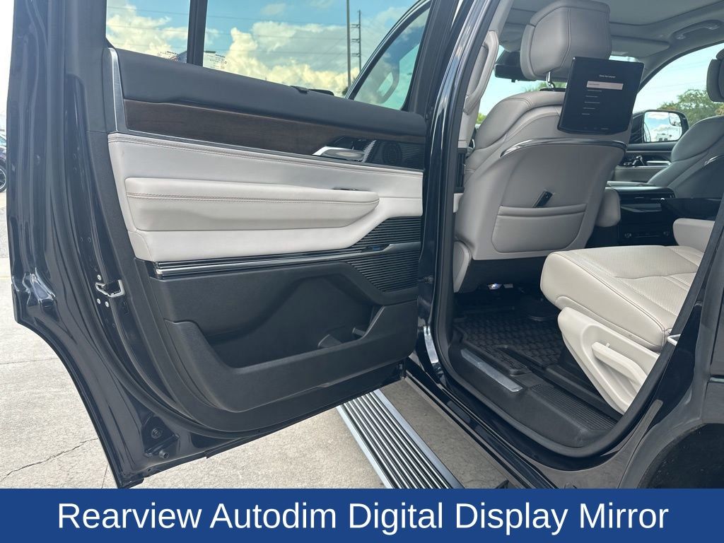 2023 Jeep Grand Wagoneer Base