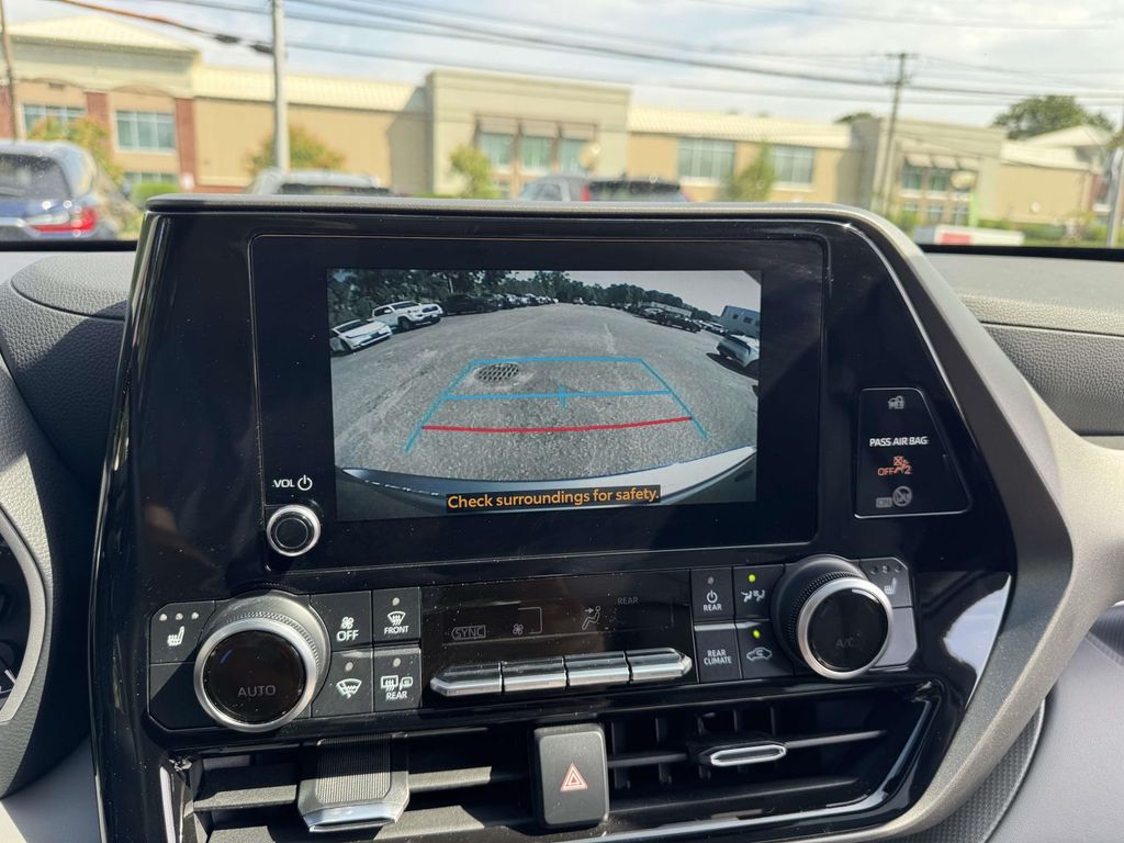 Used 2023 Toyota Highlander SUV