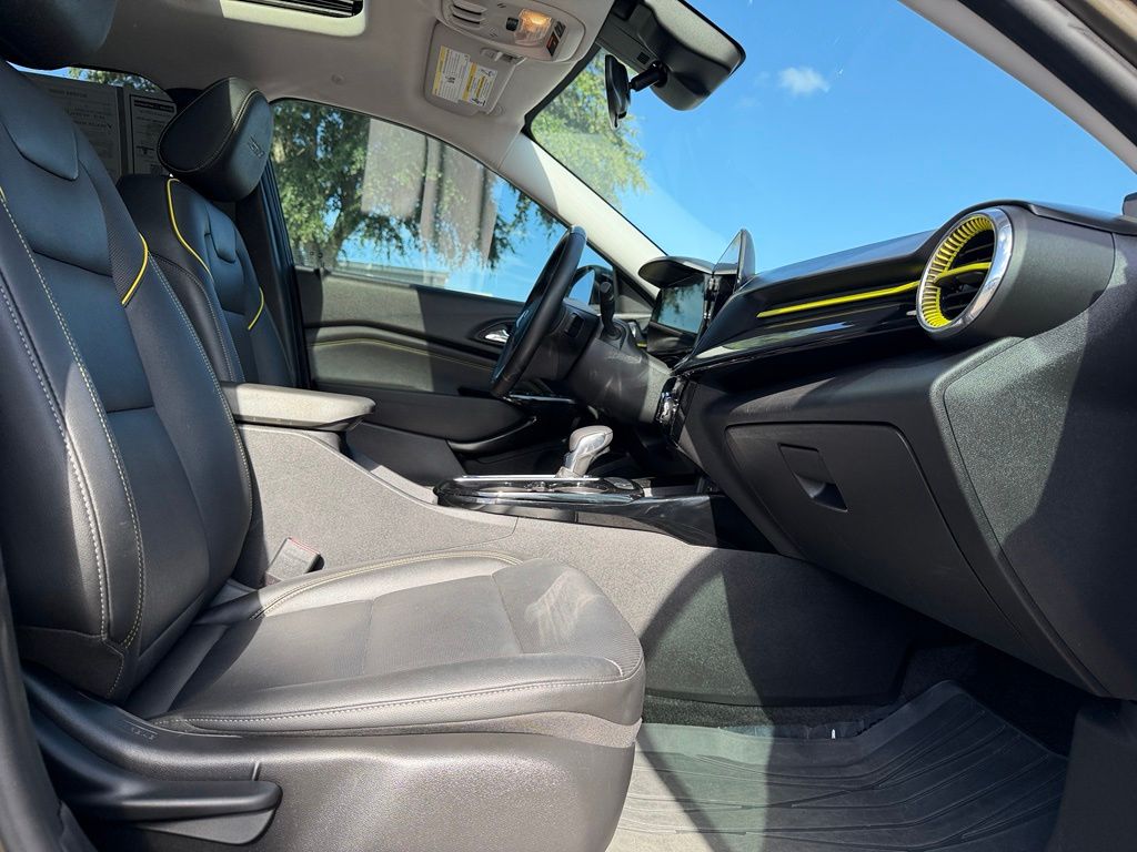 Used 2024 Chevrolet Trax SUV