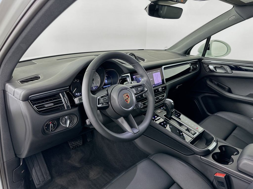 Thumbnail: 2023 Porsche Macan - 9