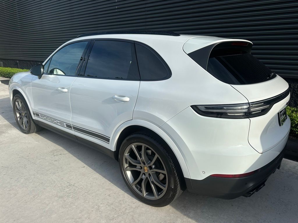 Thumbnail: 2023 Porsche Cayenne - 3