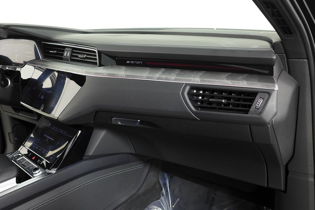 Thumbnail: 2024 Audi Q8 e-tron - 15