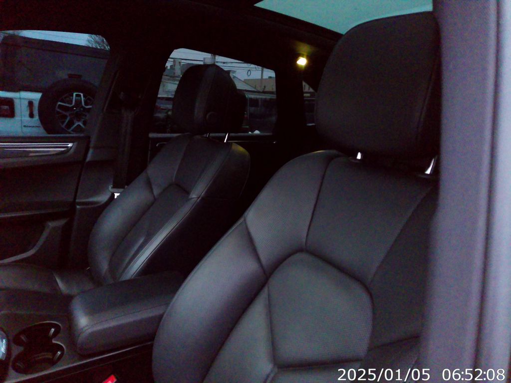 Thumbnail: 2023 Porsche Macan - 30