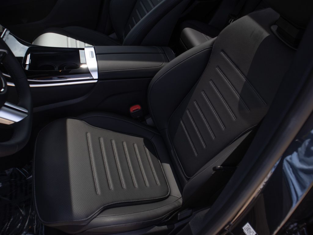 2024 Mercedes-Benz GLC GLC 300 photo