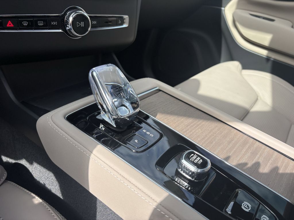 New 2026 White Volvo T8 Ultra image 22