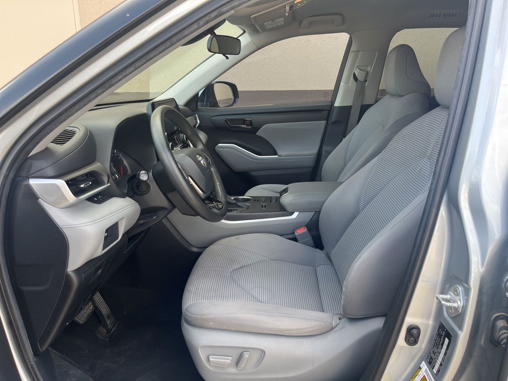Thumbnail: 2020 Toyota Highlander - 32
