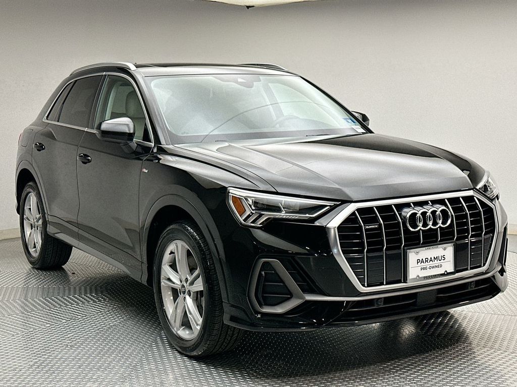 Thumbnail: 2021 Audi Q3 - 15