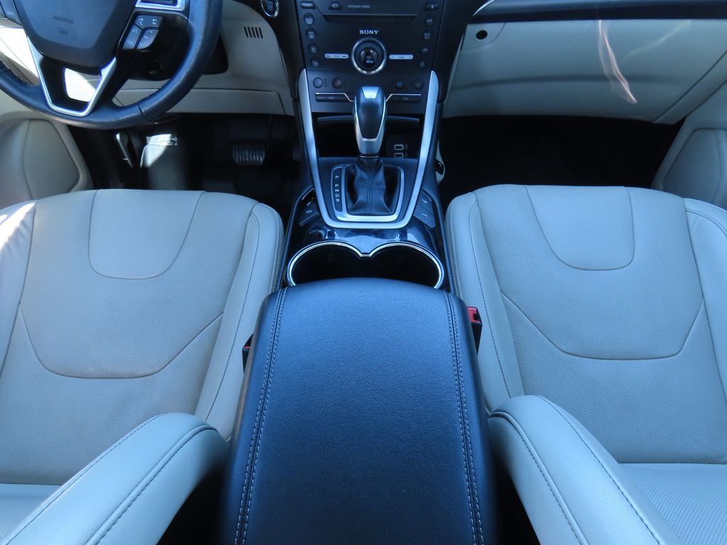 2016 Ford Edge Titanium 9