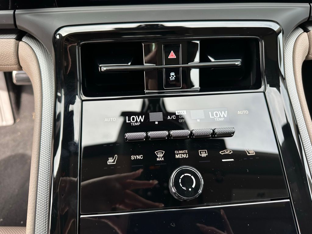 Thumbnail: 2026 Porsche Panamera - 26