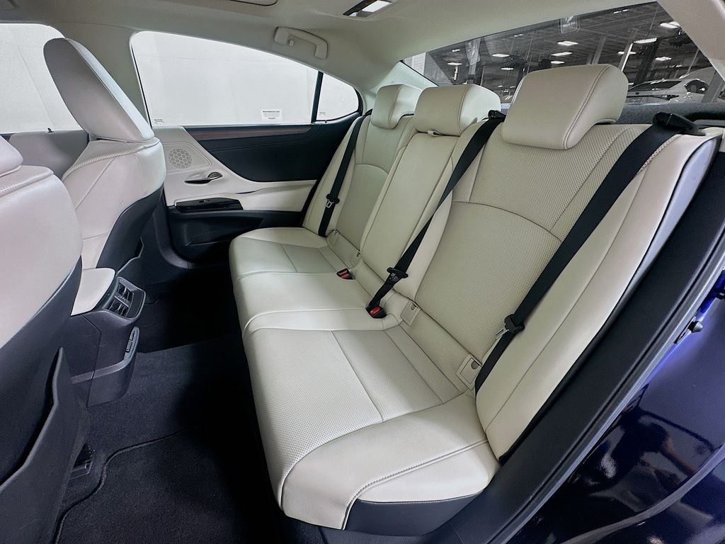 2025 Lexus ES 350 25