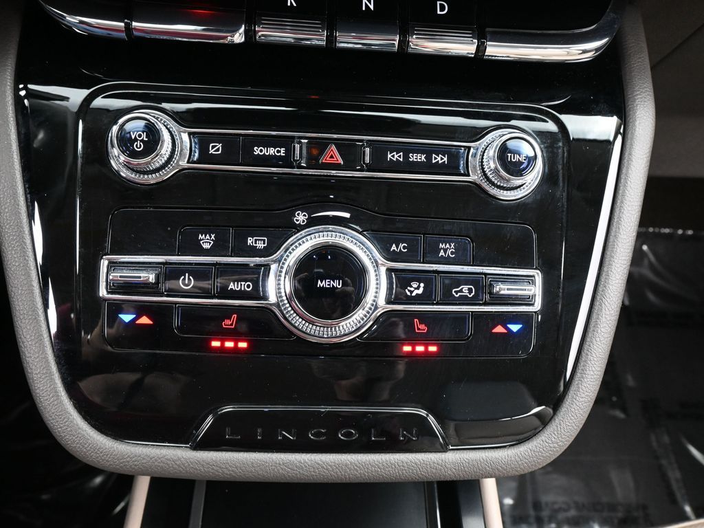 Used 2022 Pristine White Metallic Tri-Coat Lincoln Reserve image 27