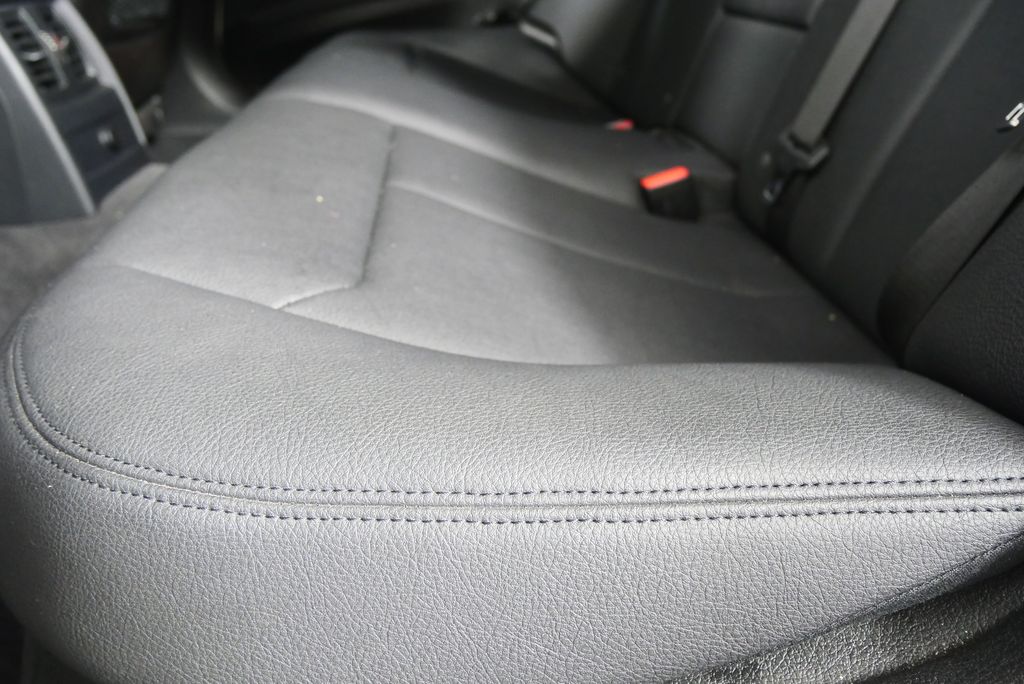 Thumbnail: 2018 BMW 3 Series - 15