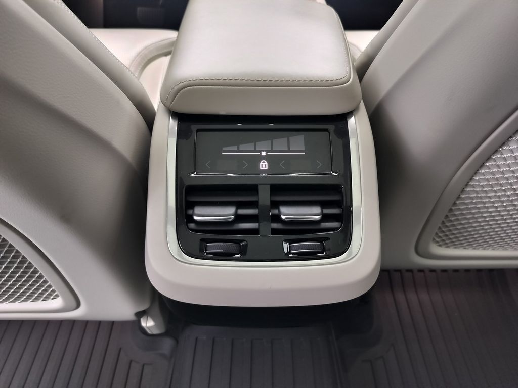 Thumbnail: 2020 Volvo XC60 - 18