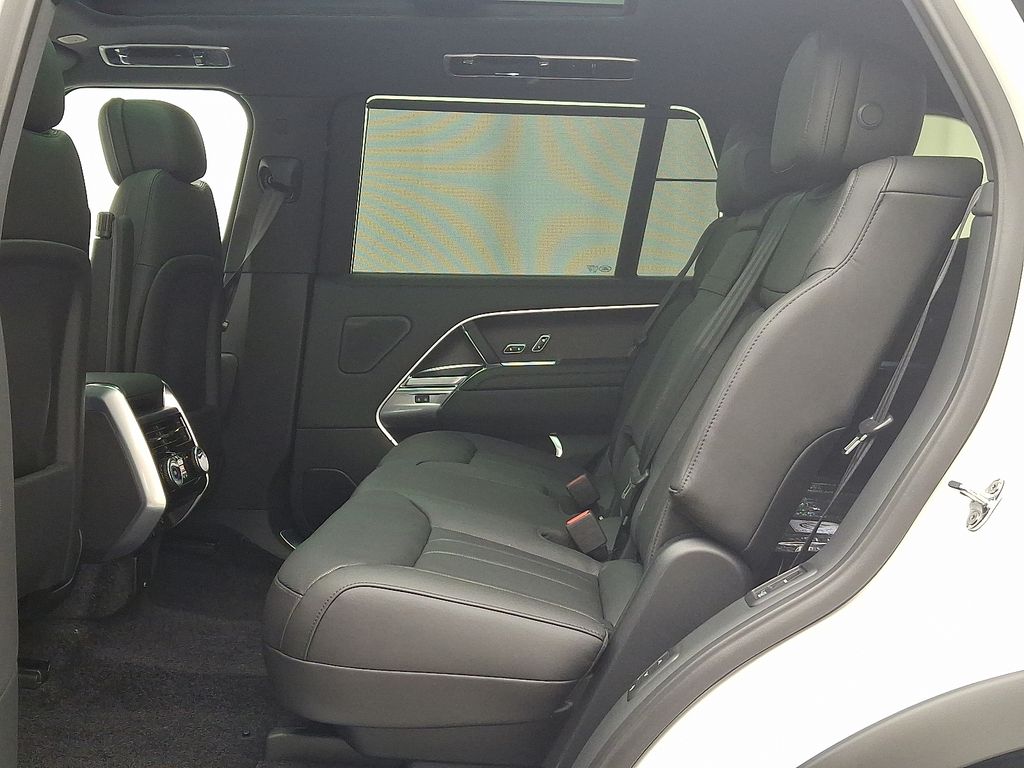 Thumbnail: 2025 Land Rover Range Rover - 6