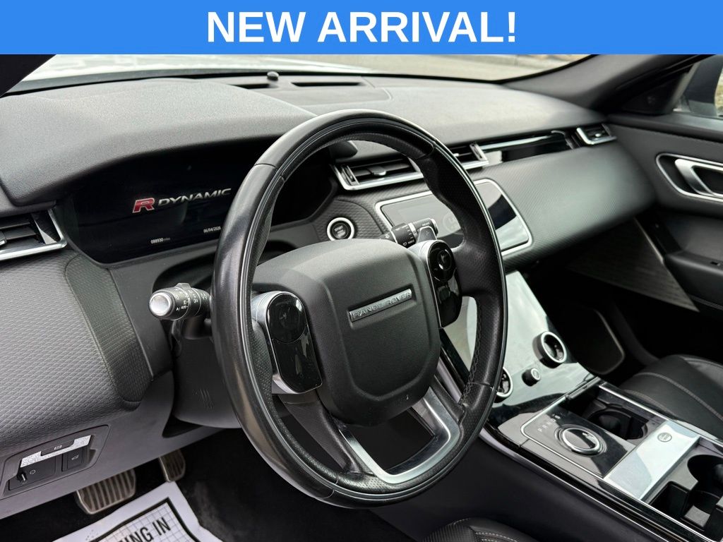 Used 2019 White Land Rover SE R-Dynamic image 31