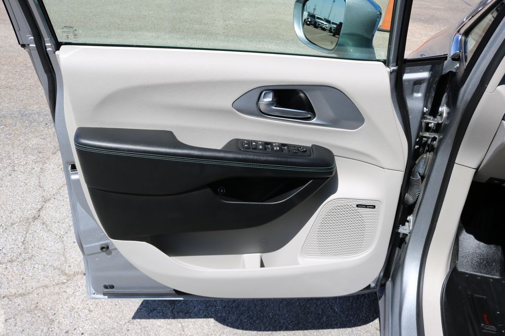 Used Car 2018 Chrysler Pacifica Hybrid  Limited For Sale Under $25,000 In Austin, Texas