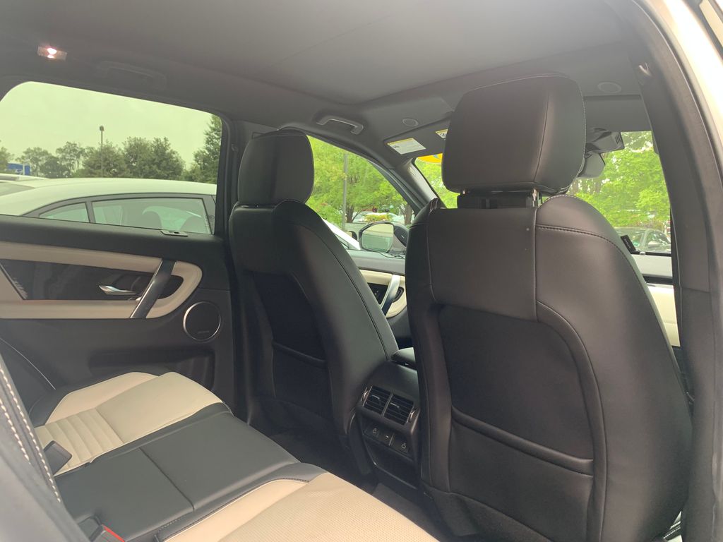Thumbnail: 2023 Land Rover Discovery Sport - 17