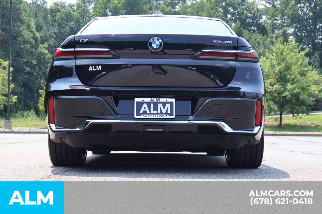 Used 2023 Black BMW xDrive60 image 6
