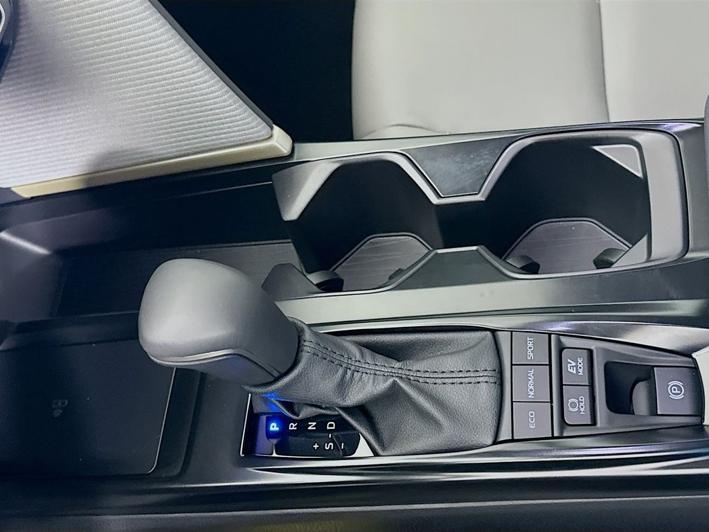 Thumbnail: 2025 Toyota Camry - 17