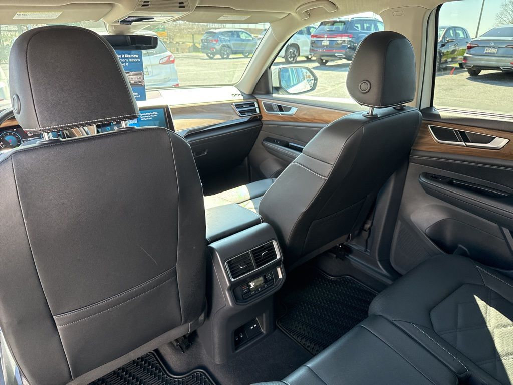 2025 Volkswagen Atlas 2.0T SE w/Technology White at Subaru and VW of Moon Township