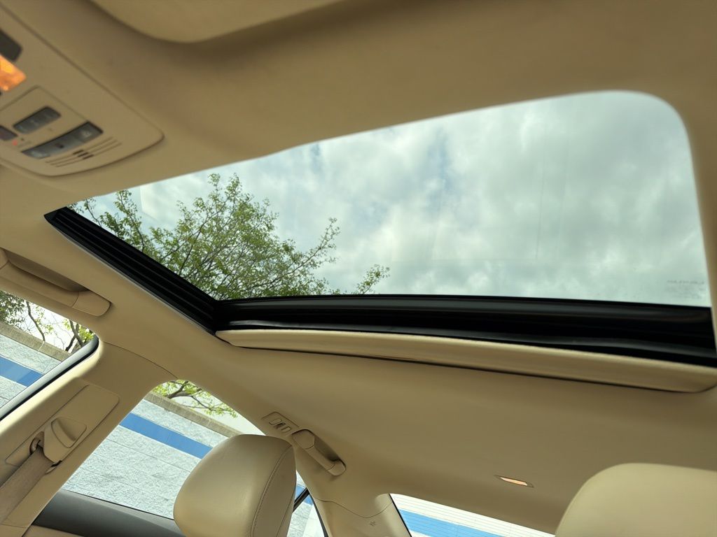 Thumbnail: 2012 Lexus ES - 11