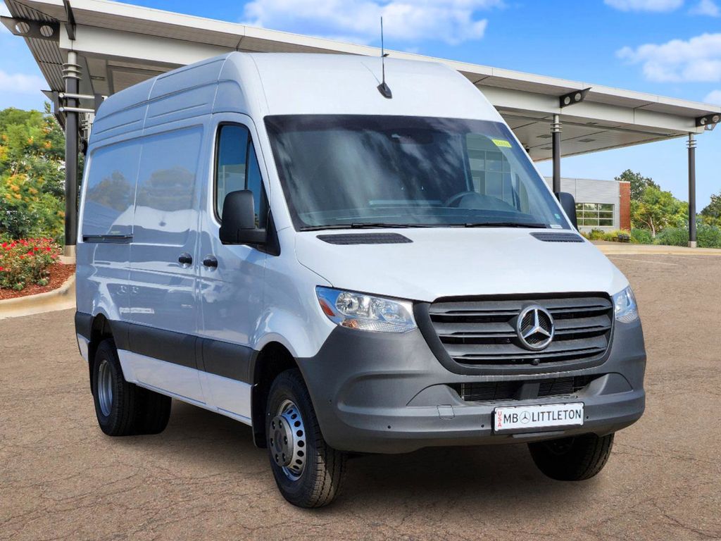 2024 Mercedes-Benz Sprinter 3500 Cargo 144 WB 2