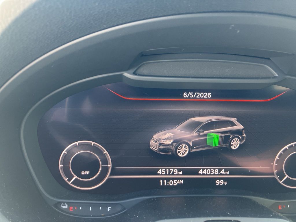 Thumbnail: 2018 Audi A3 e-tron - 8