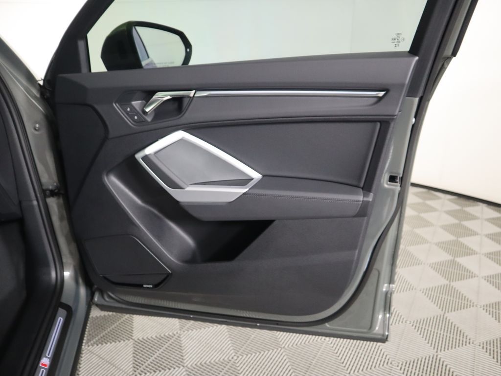 Thumbnail: 2025 Audi Q3 - 26