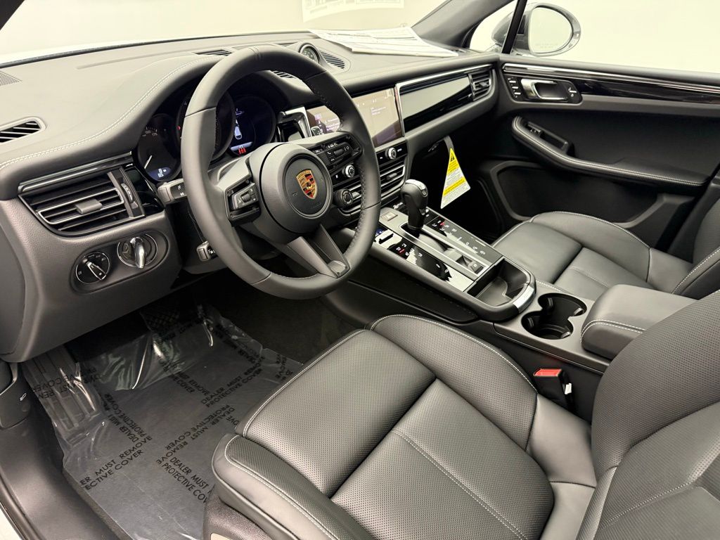 Thumbnail: 2026 Porsche Macan - 5