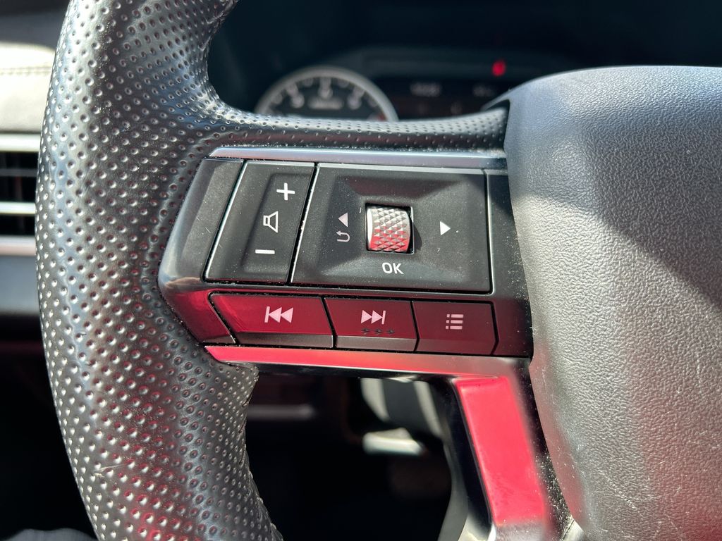 Thumbnail: 2024 Mitsubishi Outlander - 16