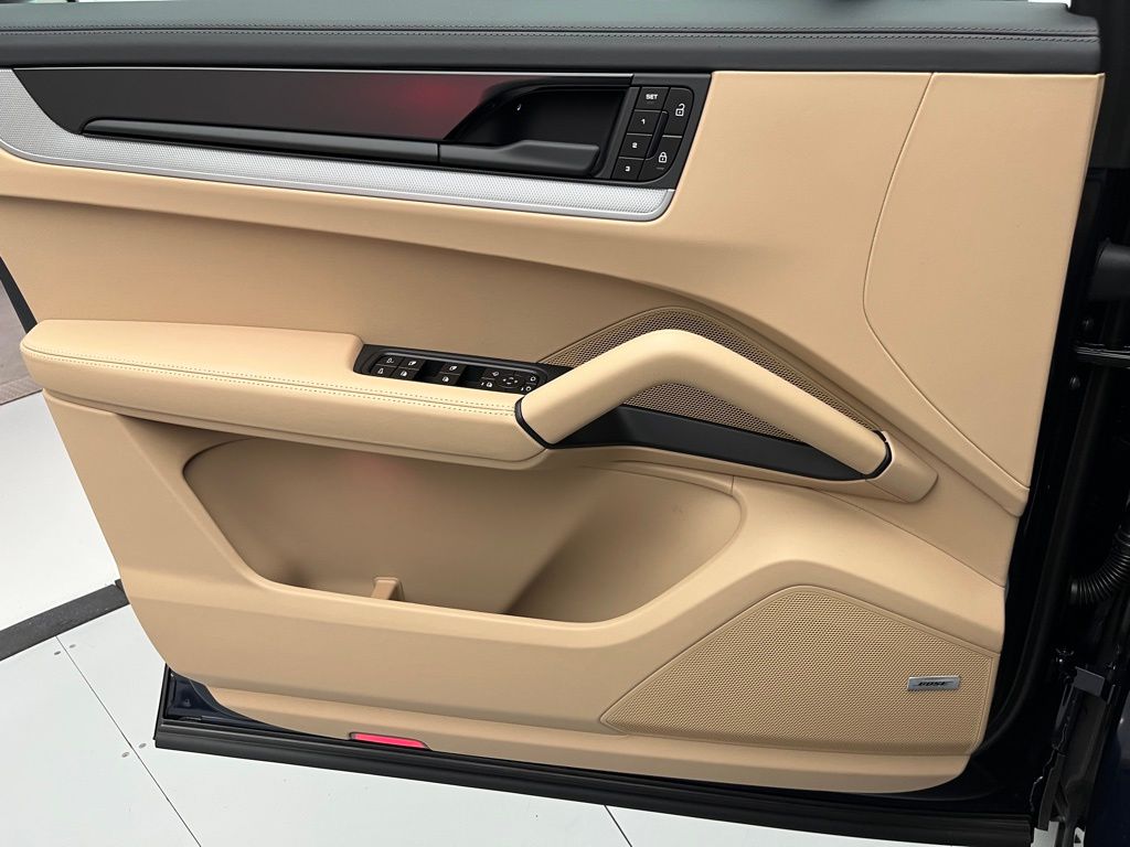 Thumbnail: 2025 Porsche Cayenne - 20