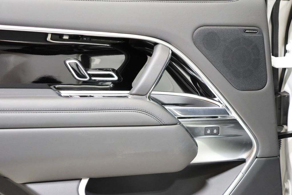 Thumbnail: 2023 Land Rover Range Rover - 31