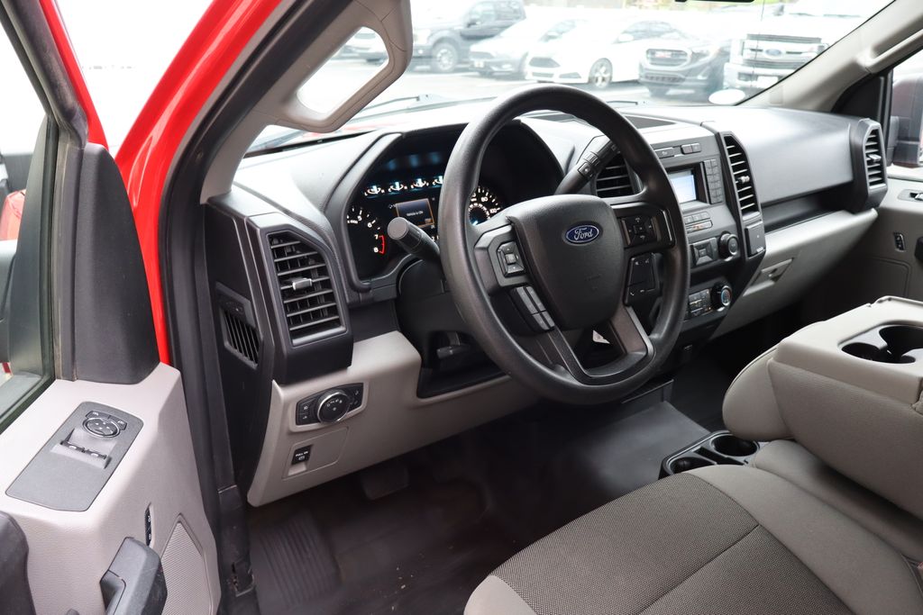 View vehicle photo 4