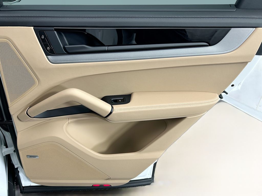 Thumbnail: 2026 Porsche Cayenne - 28