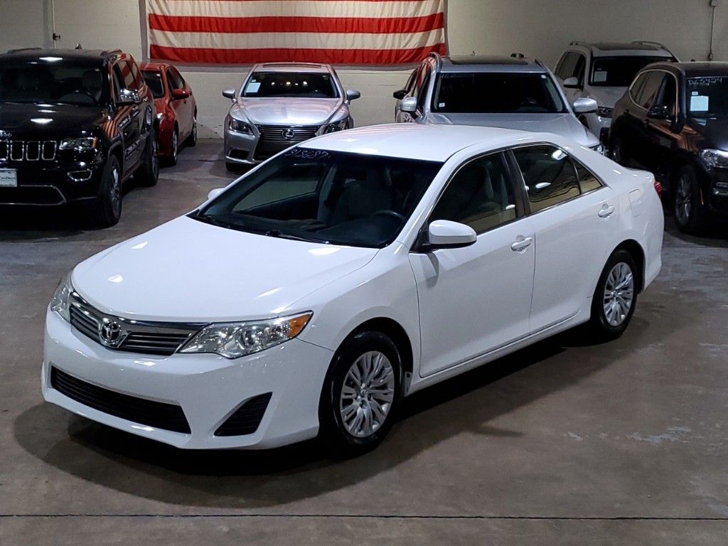 2013 Toyota Camry L 32