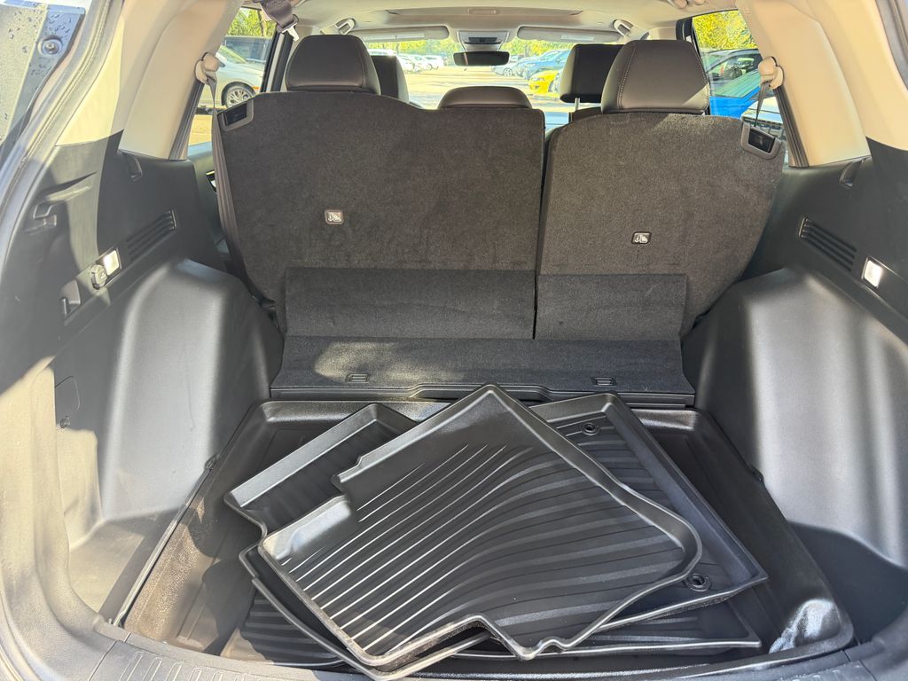 Used 2024 White Honda EX-L image 7