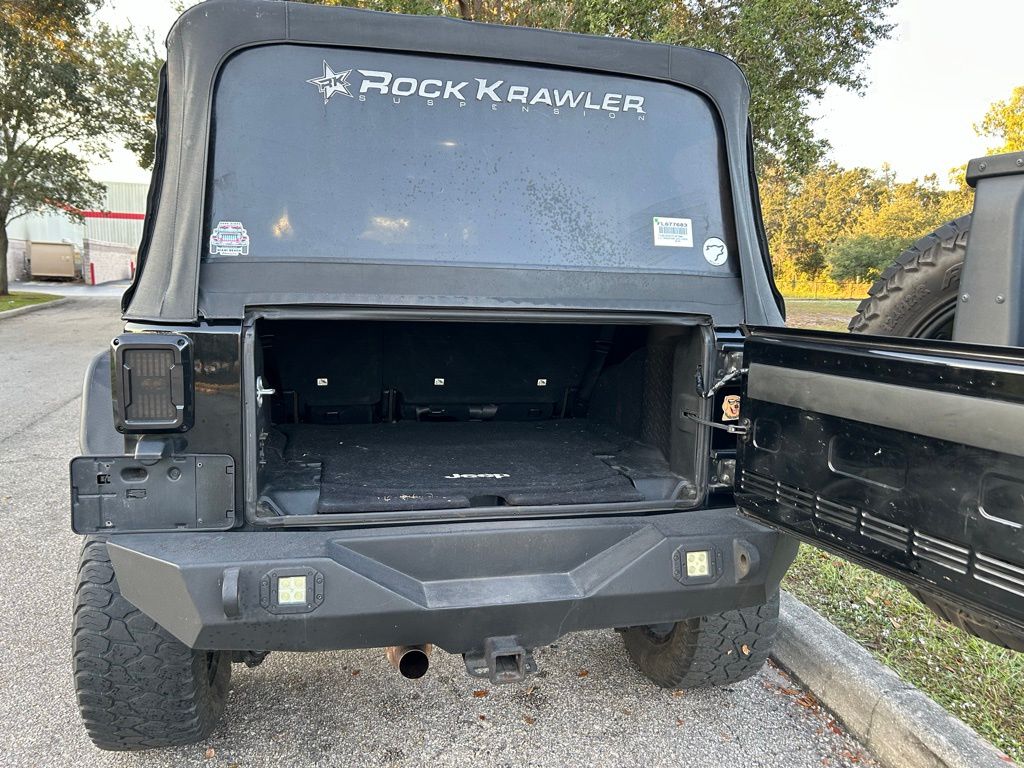 Thumbnail: 2015 Jeep Wrangler - 10