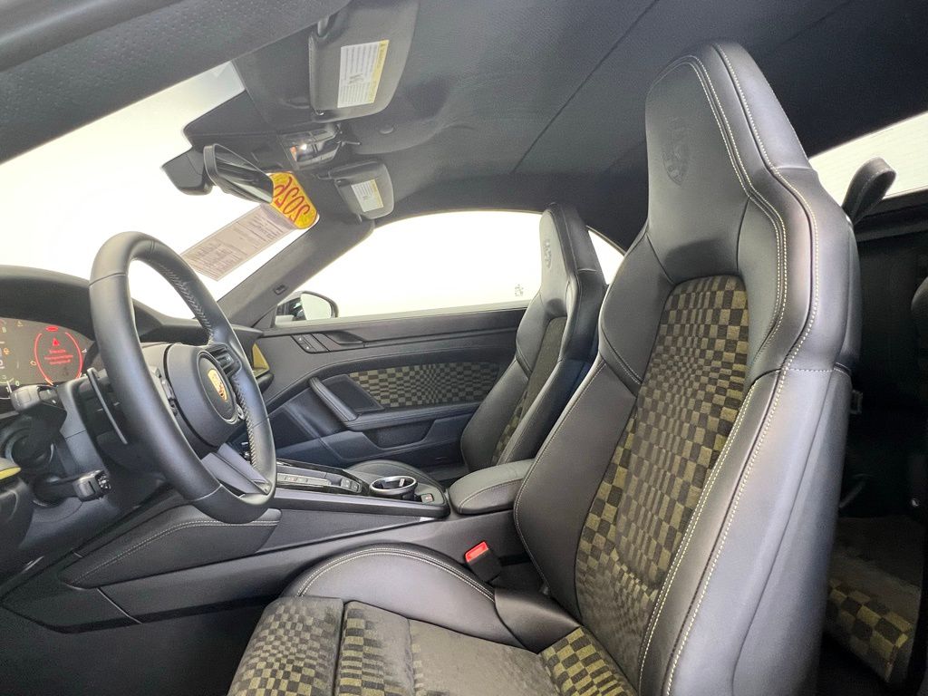 Thumbnail: 2026 Porsche 911 - 5