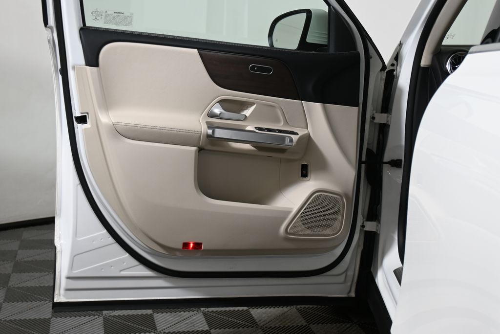 Thumbnail: 2022 Mercedes-Benz GLB - 29