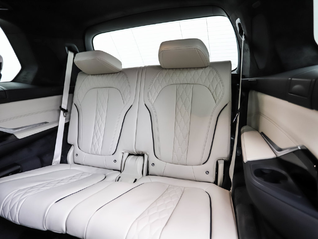 Thumbnail: 2027 BMW X7 - 24