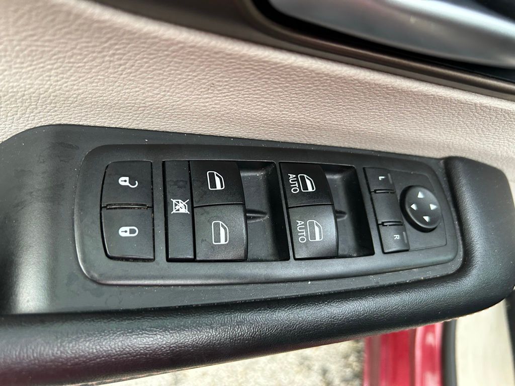 Thumbnail: 2017 Chrysler Pacifica - 16