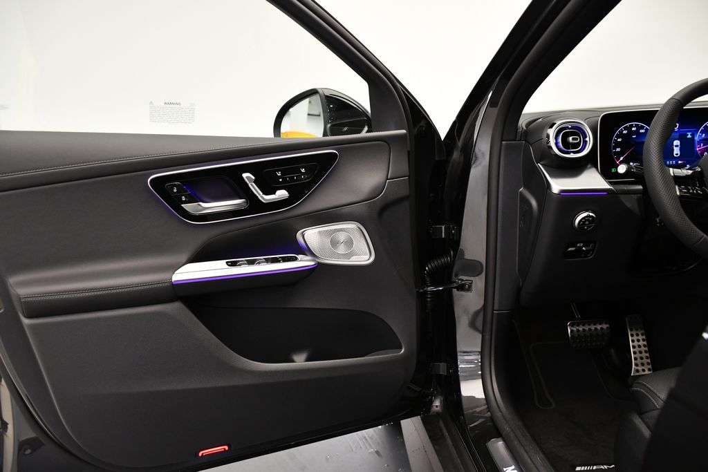 2025 Mercedes-Benz GLC 300 32