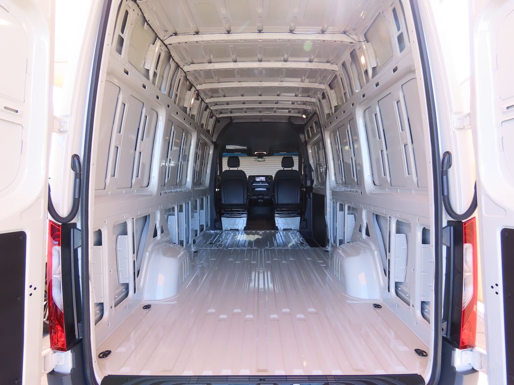 2025 Mercedes-Benz Sprinter 2500 27