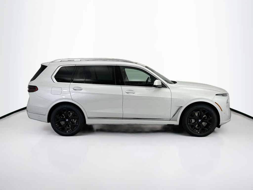 Thumbnail: 2027 BMW X7 - 4