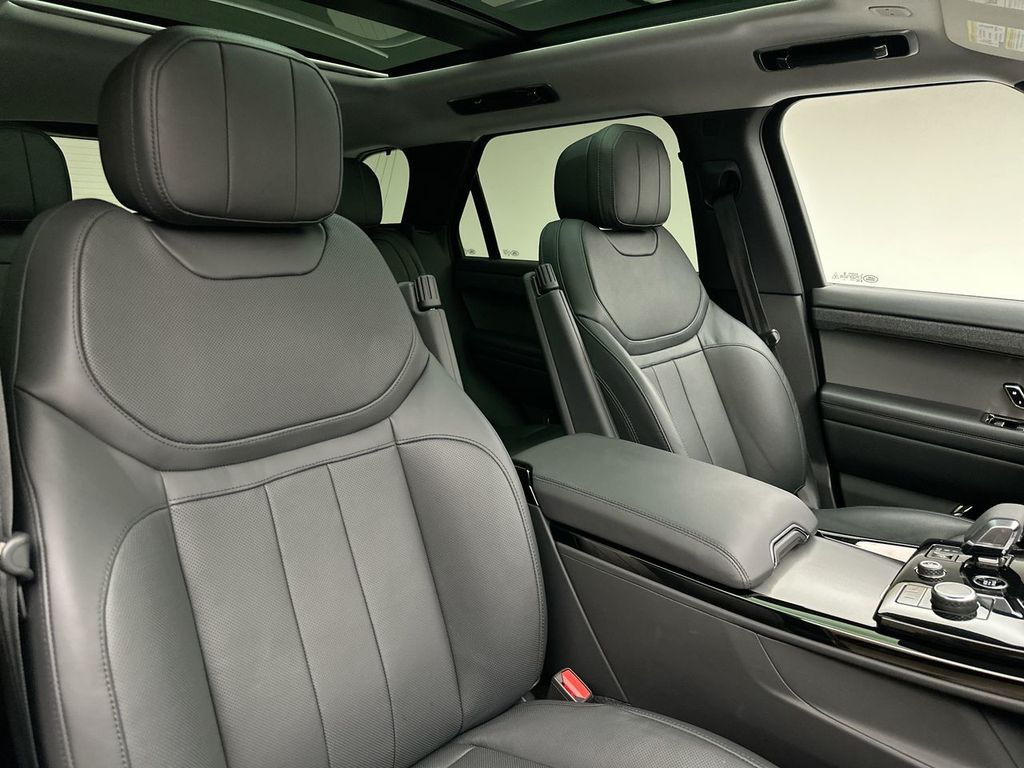Thumbnail: 2023 Land Rover Range Rover Sport - 18