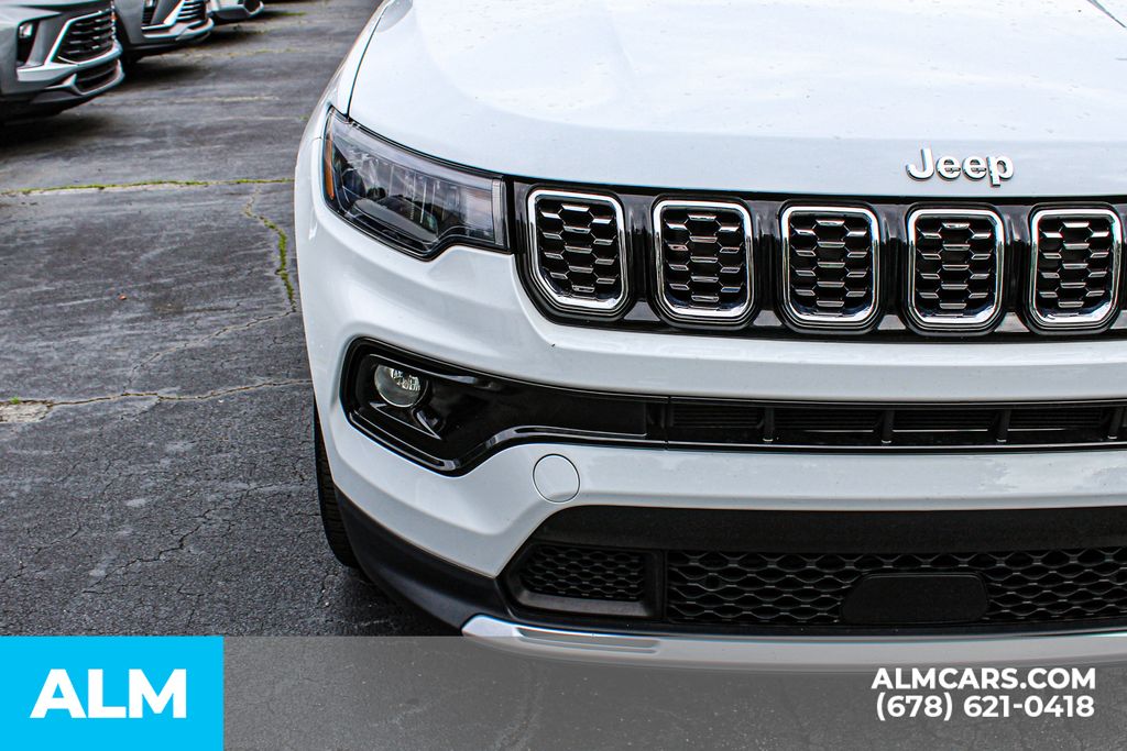 Used 2025 White Jeep Limited image 11