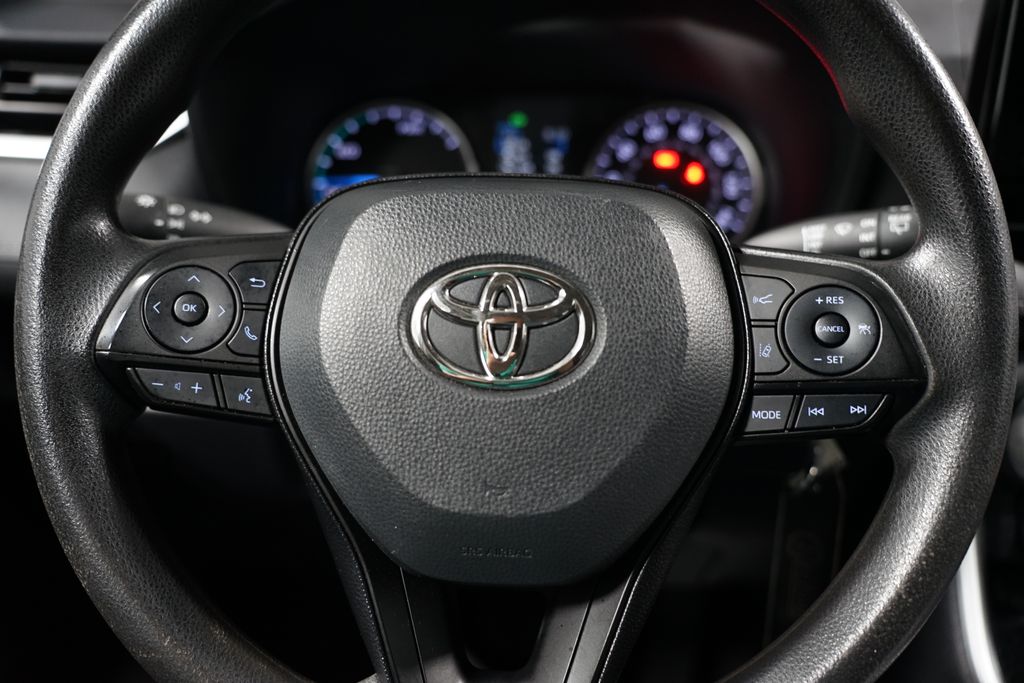 2021 Toyota RAV4 LE 12
