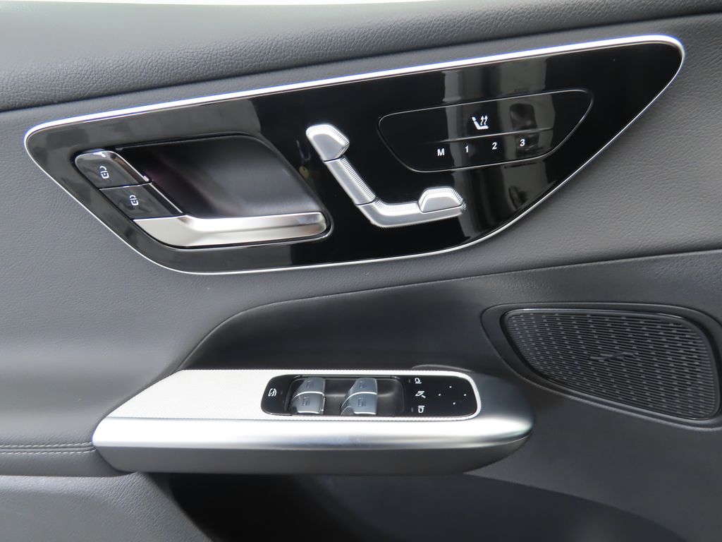 Thumbnail: 2025 Mercedes-Benz GLC - 23