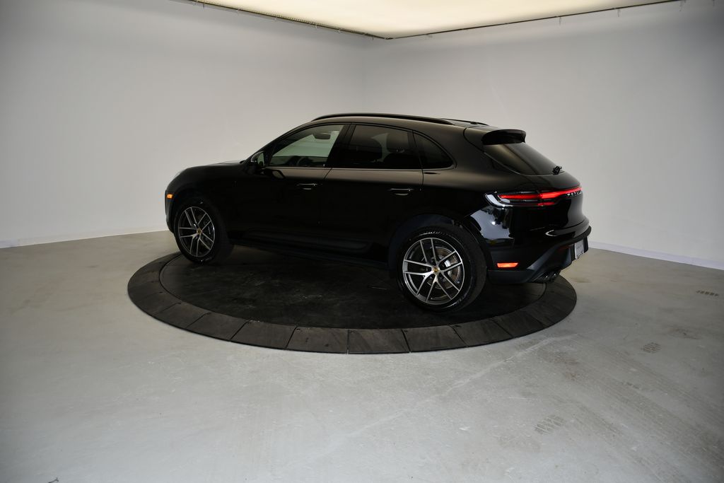 Thumbnail: 2026 Porsche Macan - 3